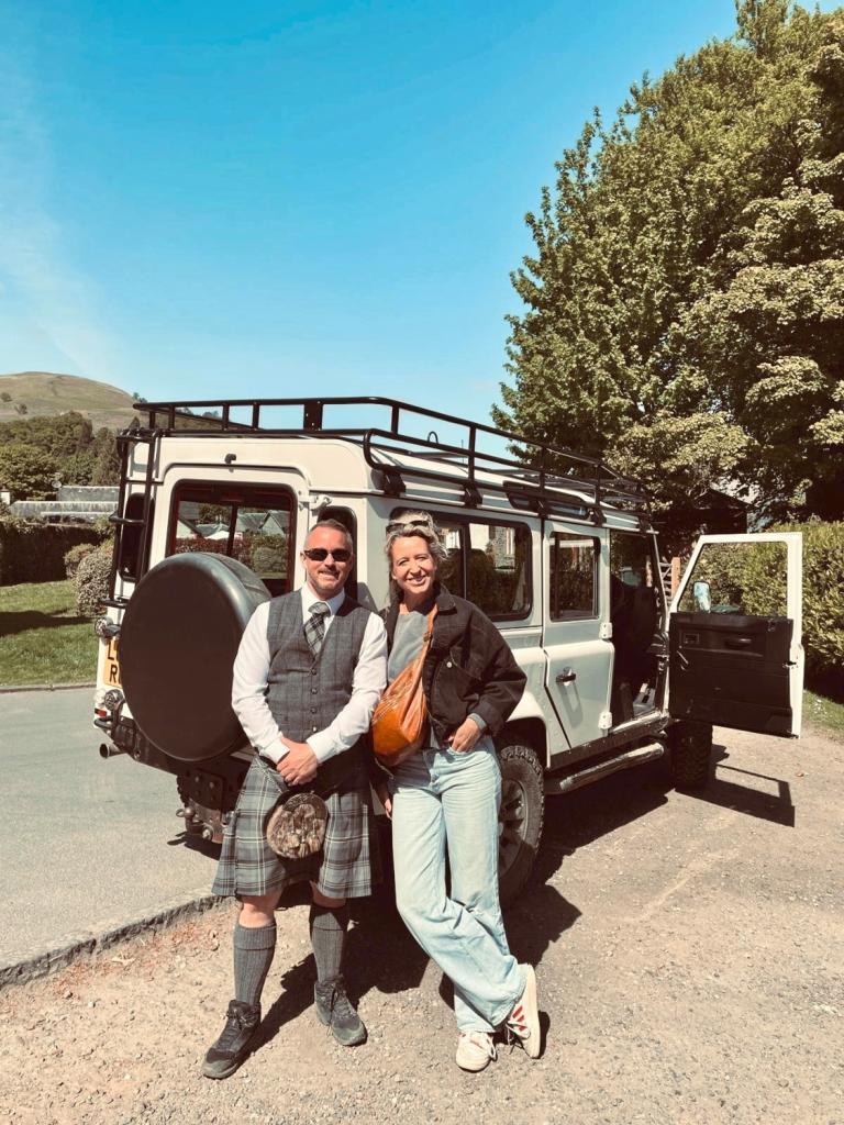 Cath Luyten in Schotland onderbroek