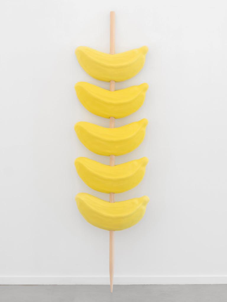 A table! expo schaarbeek Leo Luccioni, Candy Kebab, Banana.