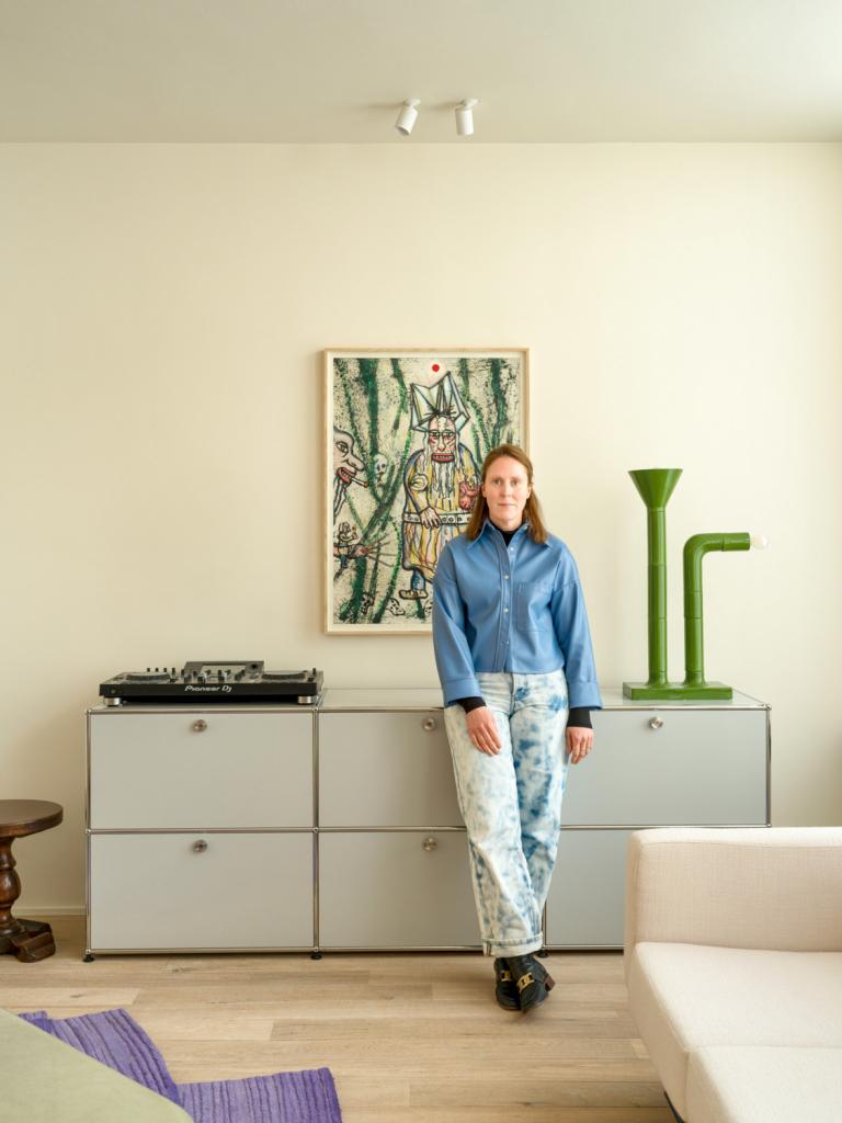 Sarah Vanwelden is de vrouw achter galerie Newchild in Antwerpen.