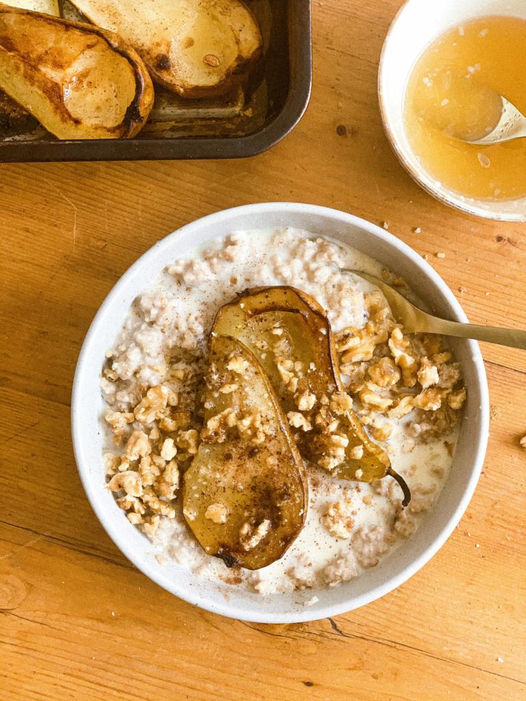 havermout bowl met peer en vanille