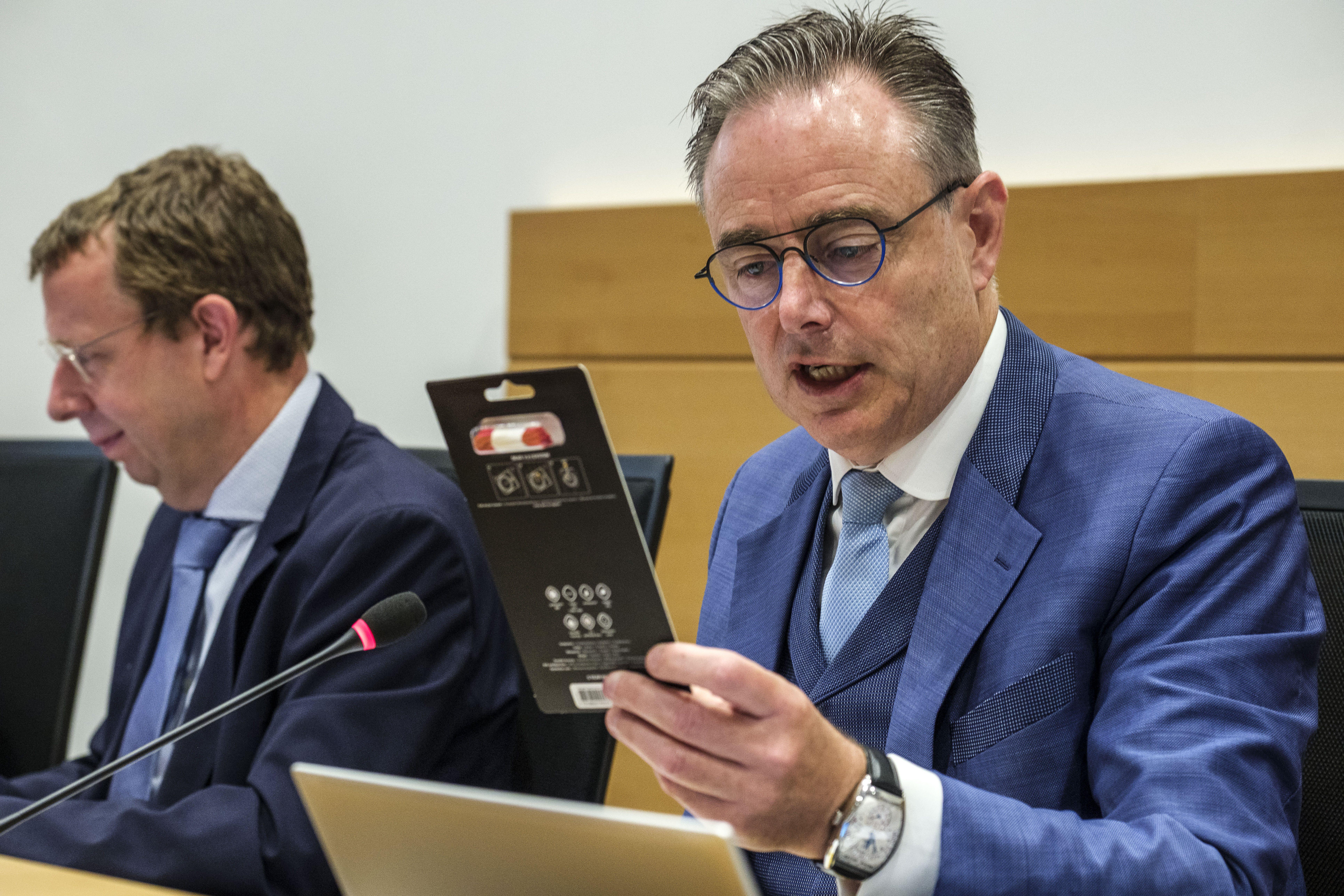 Kevin Spiritus: ‘Waar de regering geld kan vinden? In Vlaanderen zit best nog vet op de soep.’ Philippe Destatte: ‘Ook Wallonië heeft nog marge, hoor.’