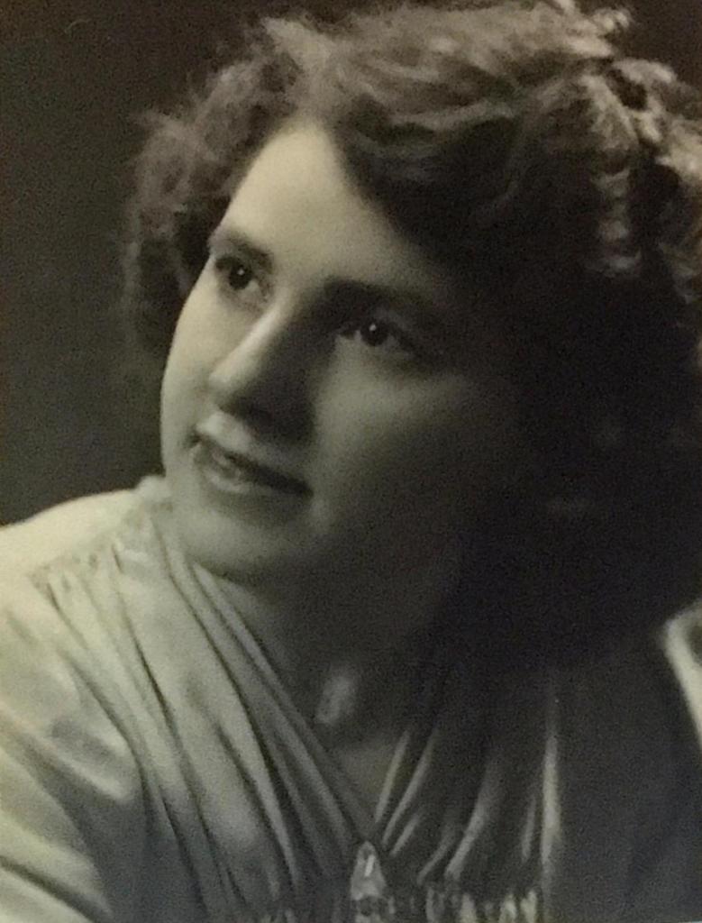 Op haar 28ste, naar aanleiding van haar verloving. (gf)