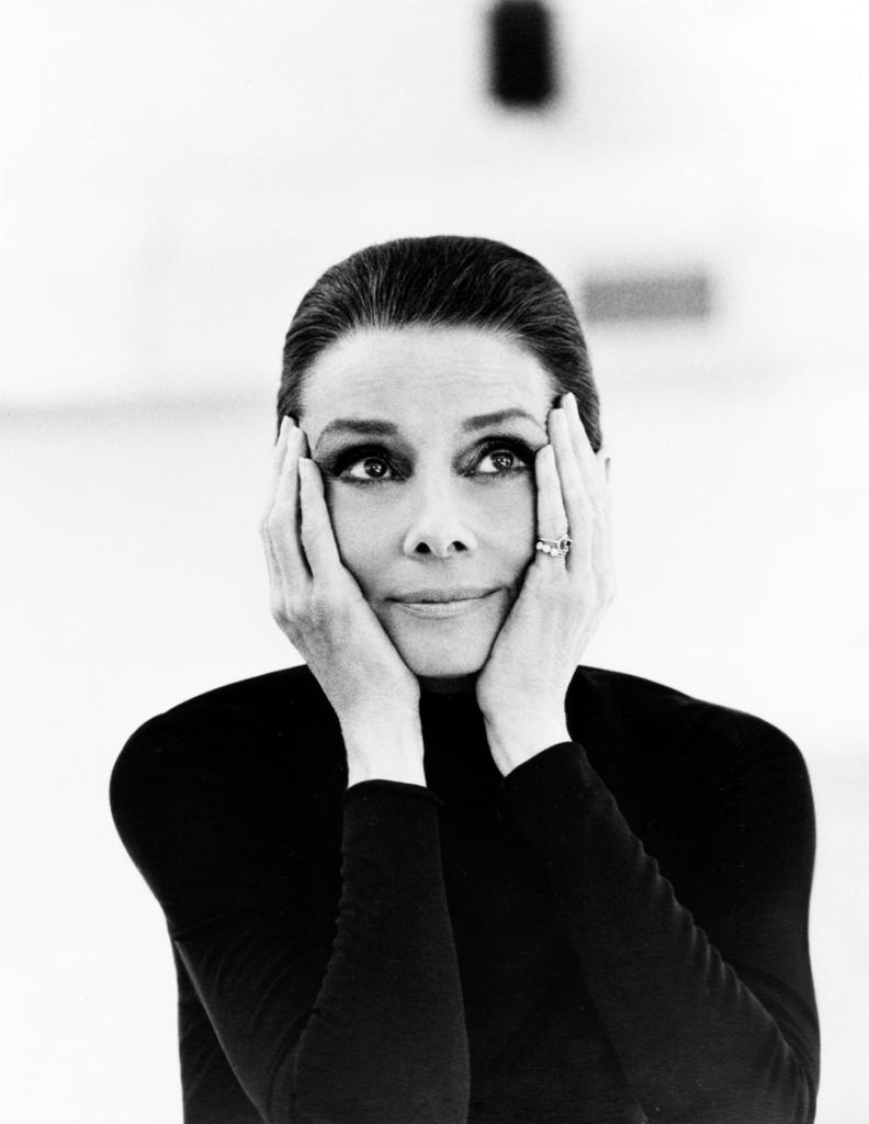 portret van Audrey Hepburn voor Vanity Fair