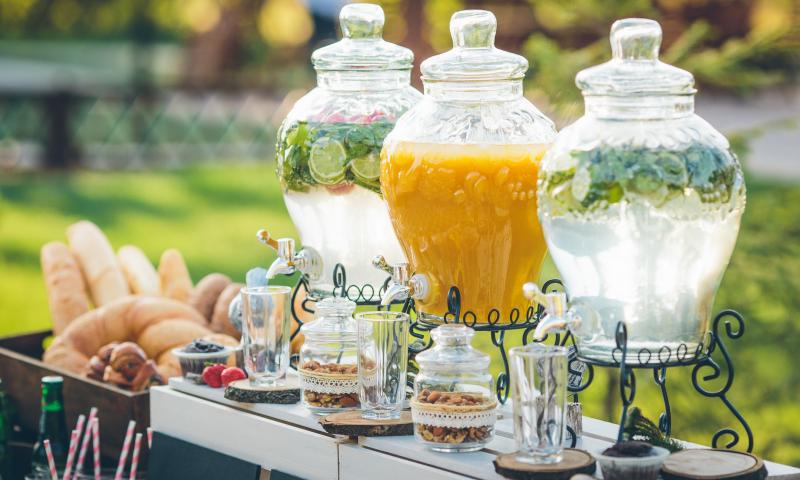 Glass jars of lemonade on wedding candy bar; Shutterstock ID 369040634; Projectnummer: B09773 ; Uitgave: Libelle Lekker; Traffic: Rien Delvaux; Anders: /