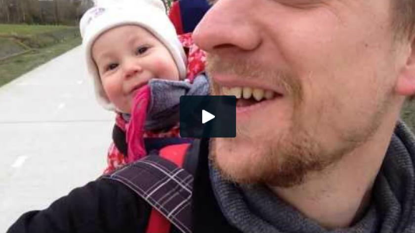 Video Trop Mignonne Un Bebe Mort De Rire Avec Son Papa Femmes D Aujourd Hui