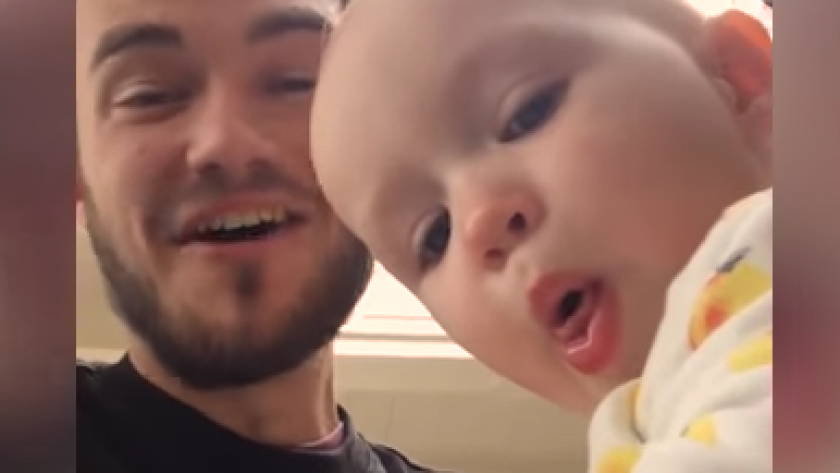 Video Trop Mignonne Ce Bebe Imite Son Oncle Faire Du Beatbox Femmes D Aujourd Hui