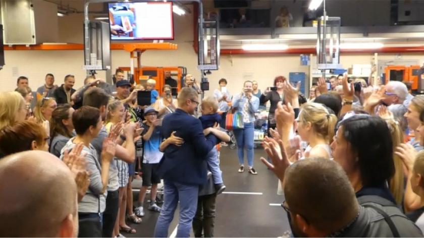 Video Une Demande En Mariage Insolite Dans Un Magasin Colruyt Femmes D Aujourd Hui
