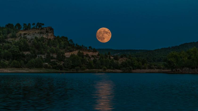 Les Plus Belles Photos De La Super Lune Du 19 Fevrier A Travers Le Monde Femmes D Aujourd Hui