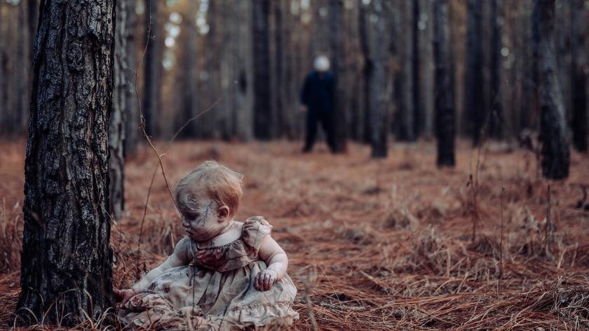 Halloween Cette Maman Realise Un Shooting Completement Flippant Avec Son Bebe Femmes D Aujourd Hui