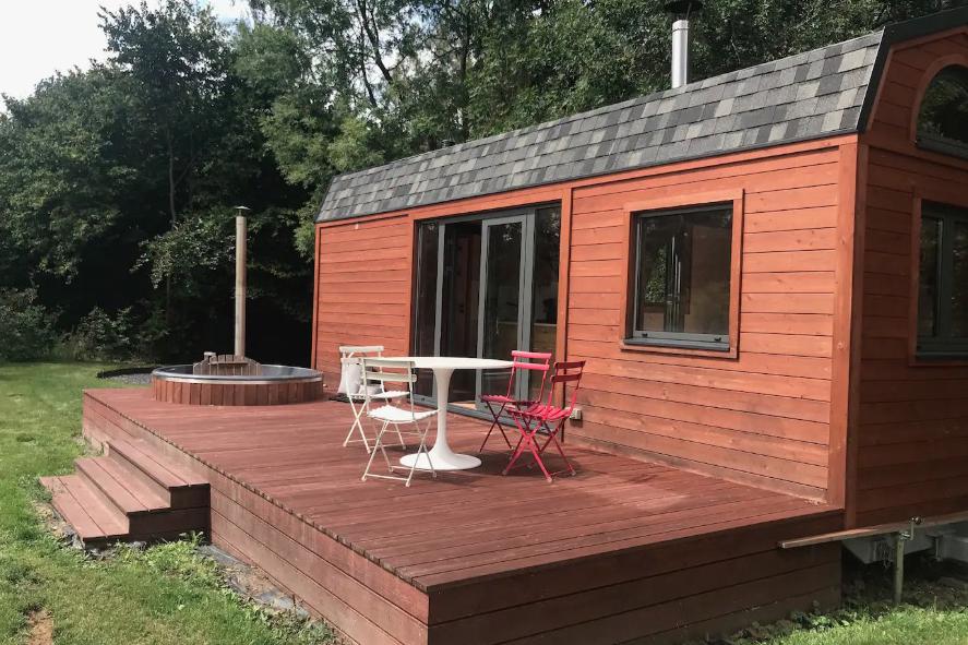 Tiny house te midden van een prairie in Éghezée