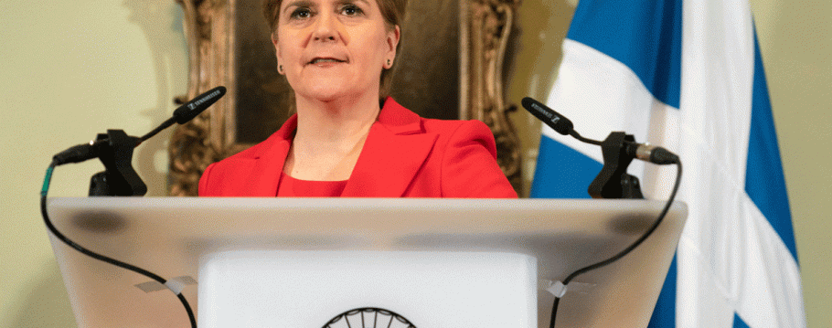 Schotse premier Nicola Sturgeon tijdens persconferentie