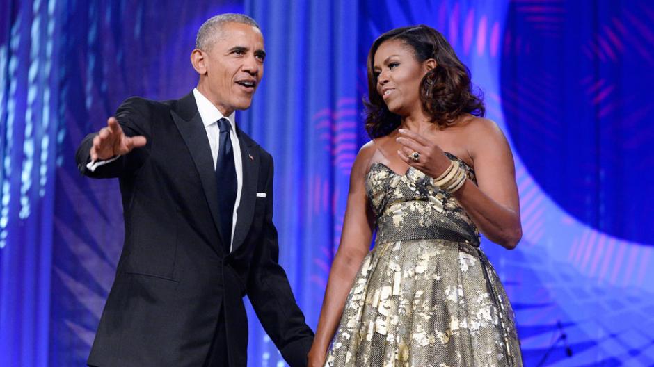 Michelle-et-Barack-Obama-signent-un-contrat-avec-Netflix