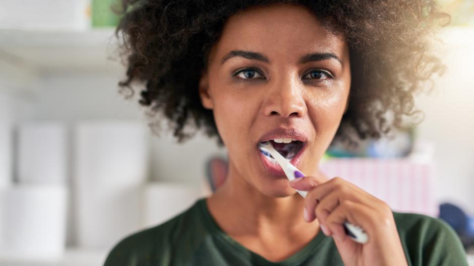 Intimidatie borst Koken Kies je het best voor een soft, medium of hard type tandenborstel? - Libelle