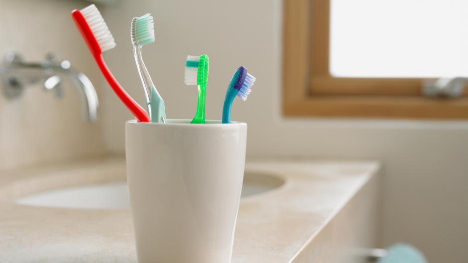 schoonmaken met tandenborstel