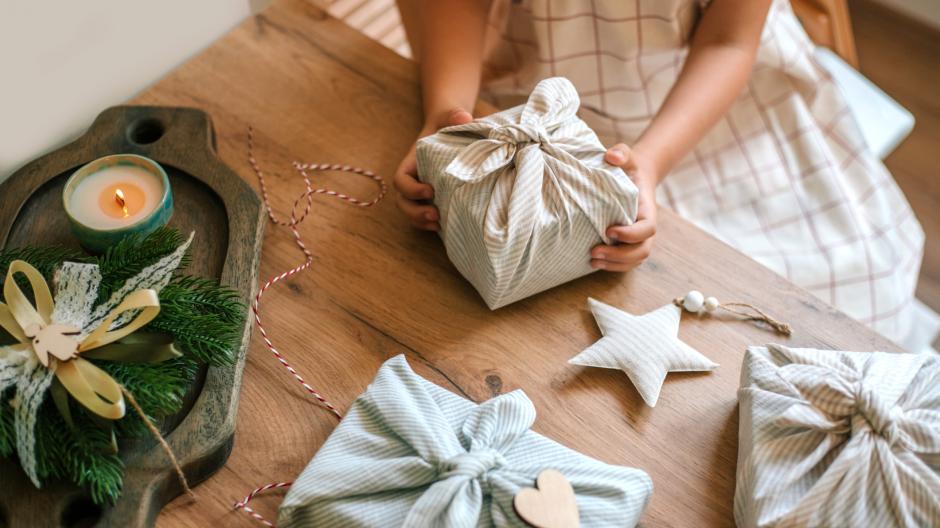 Furoshiki, un concept zero déchet pour emballer les cadeaux de Noël