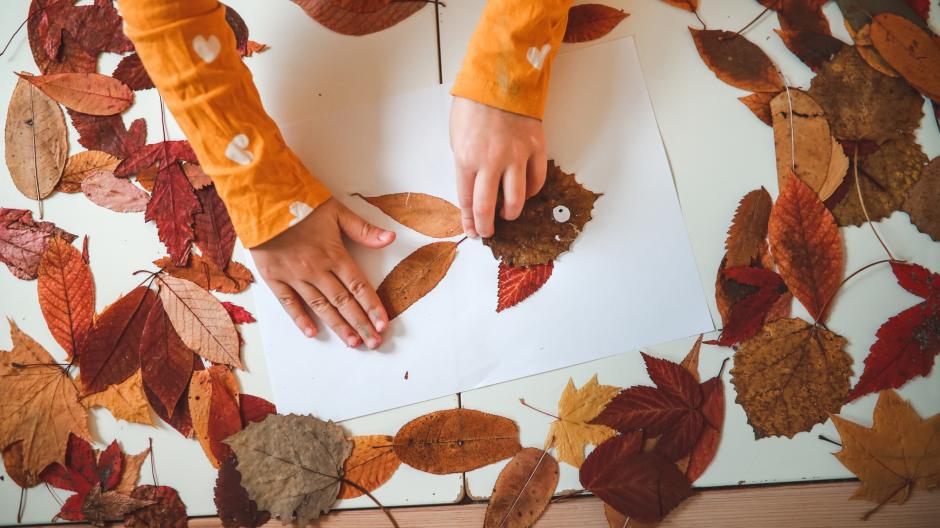 knutselen met herfstbladeren