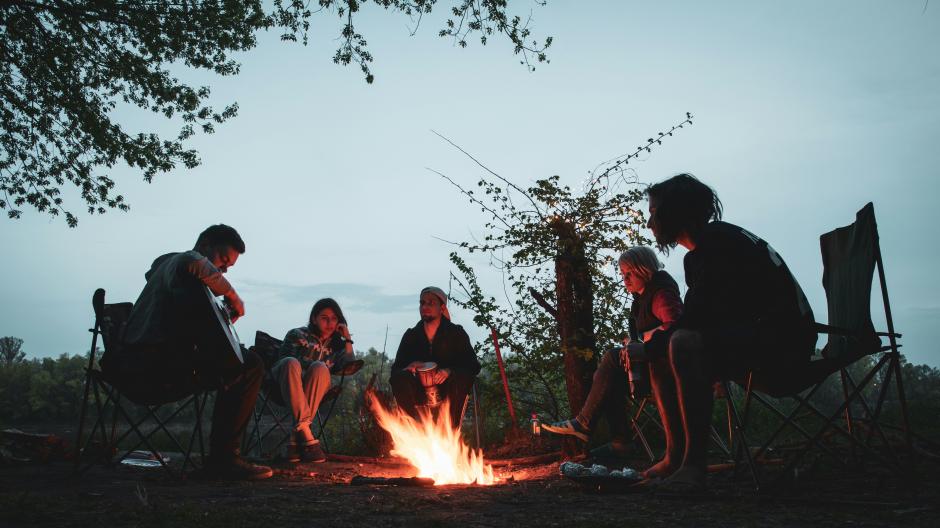feu de camp entre amis