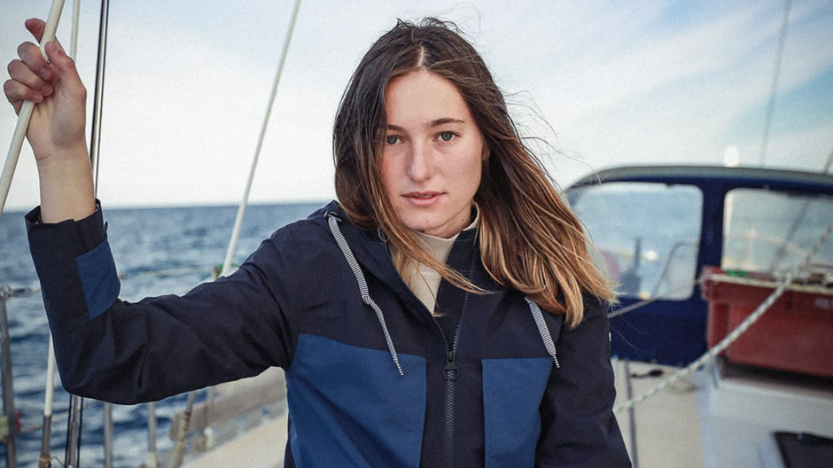 Camille Etienne, activiste à la barre du projet Women Wave Project, avec 5 autres militantes.