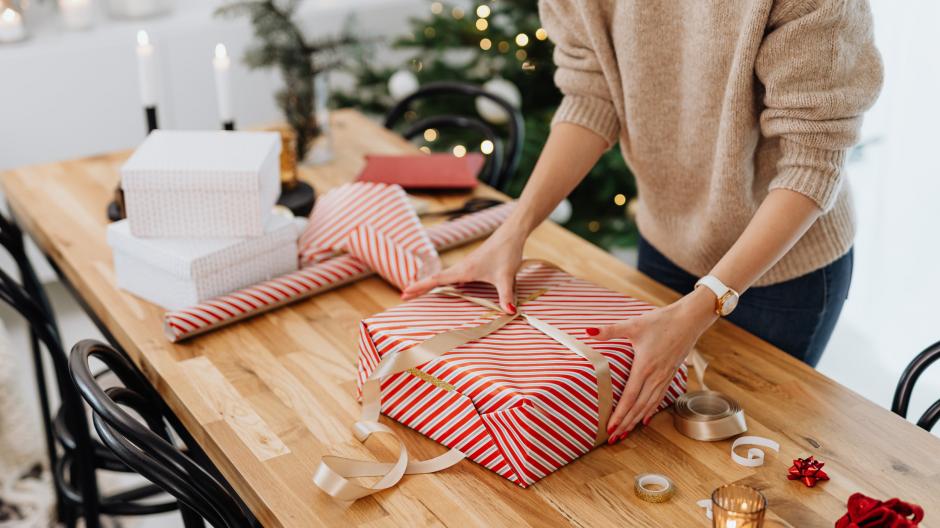 Secret Santa : 10 idées de cadeaux à offrir à vos collègues
