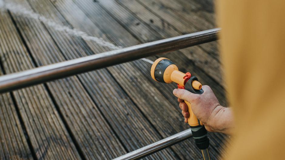 houten terras schoonmaken