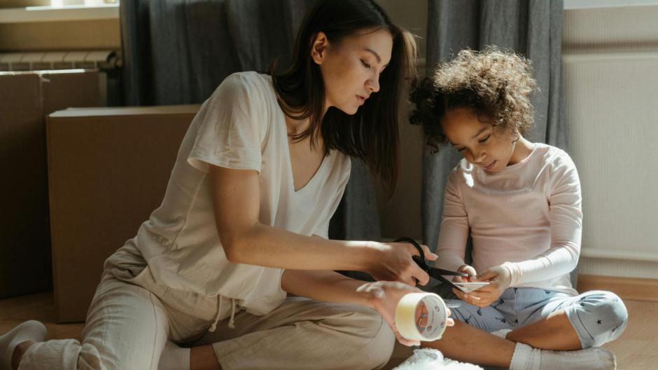 enfant maman bricolage famille