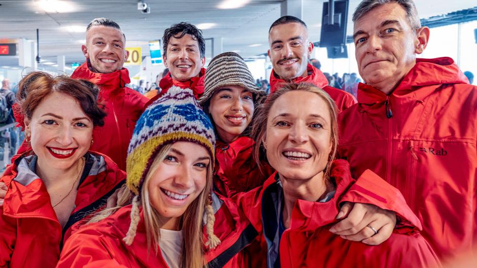 Een groepsfoto van de kandidaten van het tweede seizoen van De Rugzak.