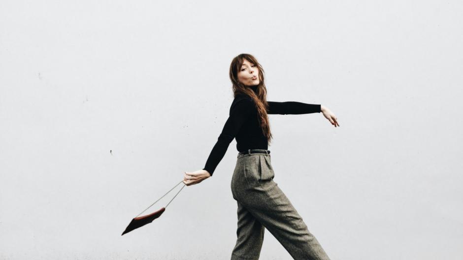 femme mode noir gris