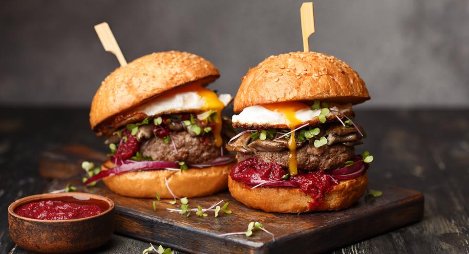 10 conseils pour réussir un hamburger parfait au barbecue, étape par étape