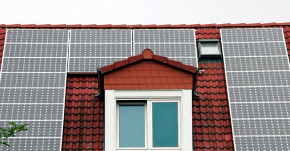 Netbeheerders mogen kosten aanrekenen voor wie groene stroom op het net zet