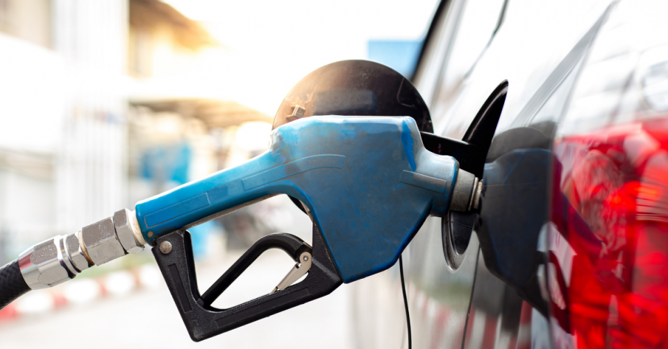 Le carburant de plus en plus cher - Canva