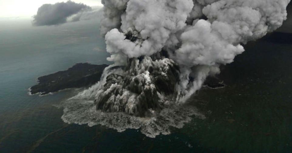 L'enfant de Krakatoa gronde en Indonésie