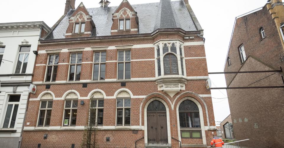 Het gemeentehuis van Kruibeke in 2021.