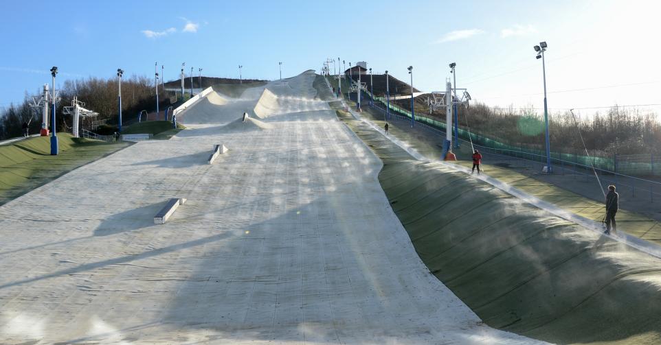 Dans le nord de la France, on peut skier sans neige sur des terrils.