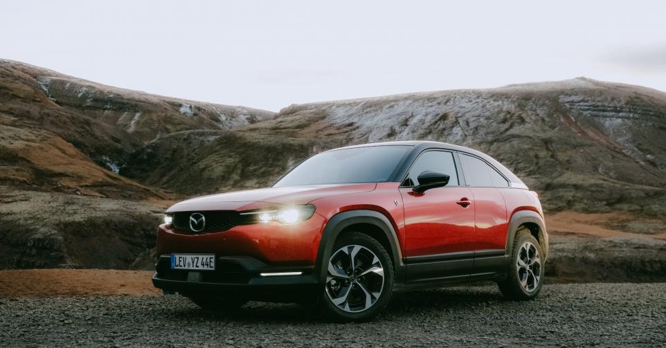 Test drive : avec la Mazda MX-30 R-EV à travers l'Islande magique -  Trends-Tendances
