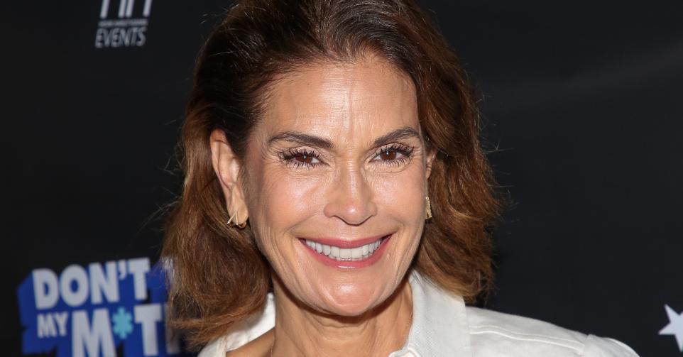 Teri Hatcher révèle avoir été bannie d'une app de rencontre.