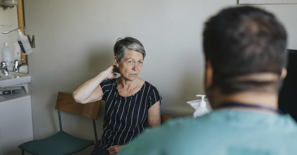 Une dame chez son médecin