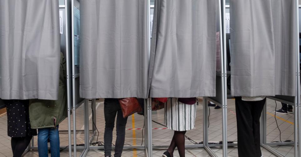 Isoloir d'un bureau de vote