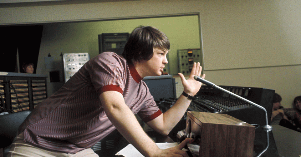 Brian Wilson tijdens de opnames van 'Pet Sounds' in 1966 in Los Angeles, VS.