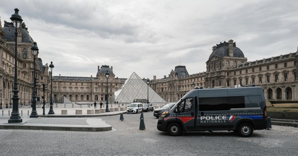 Suspects vol Louvre