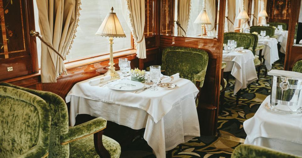 Foto van het restaurant op de Orient-Express