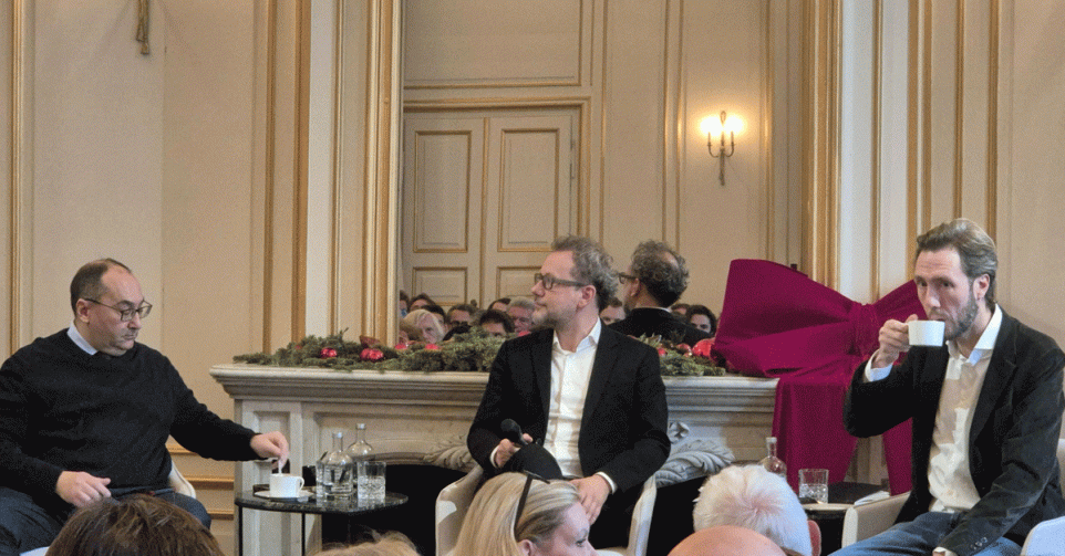 Ahmed Laaouej (PS), politiek wetenschapper Dave Sinardet (VUB) en Frédéric De Gucht (Open VLD)