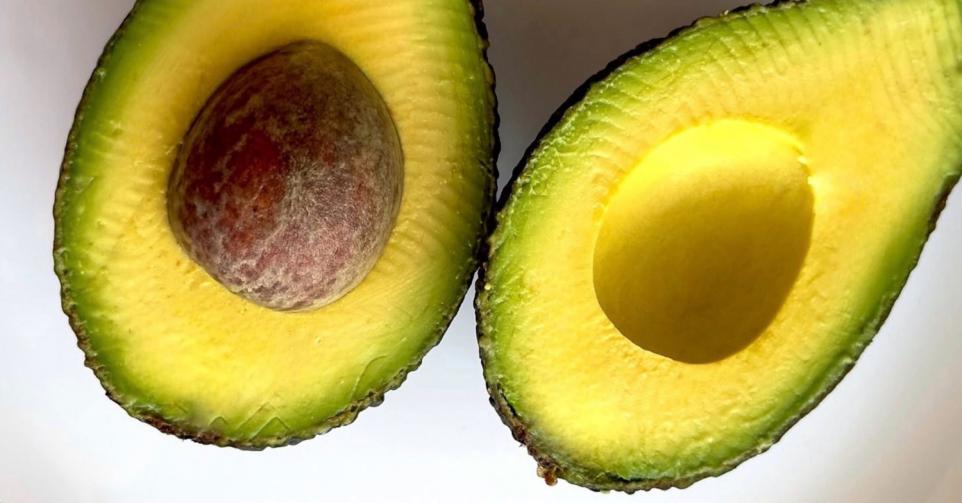uitgetest avocado uitlepelen