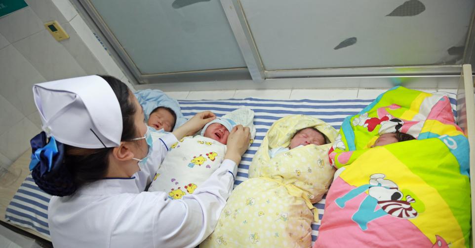 China voert kinderbijslag in.
