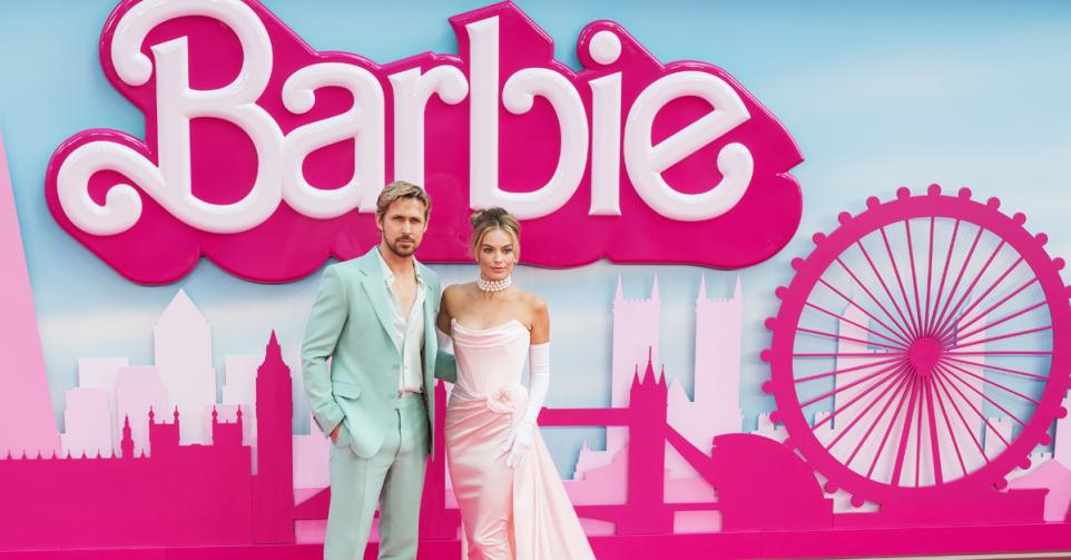 Barbie en Ken worden gespeeld door Margot Robbie en Ryan Gosling.