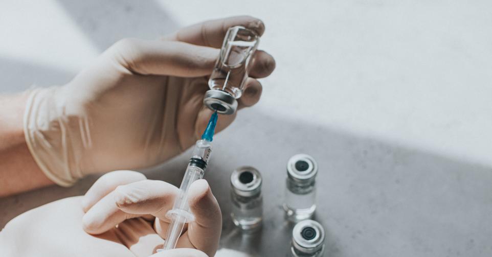Comment fonctionnent les nouveaux vaccins anti Covid ?