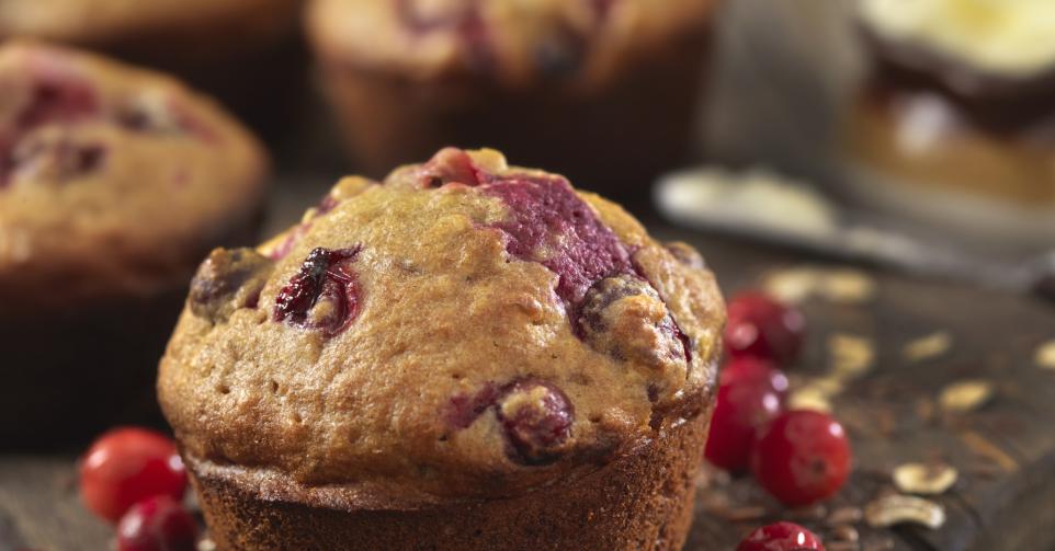 Mini-muffins met cranberry's en gekonfijt fruit