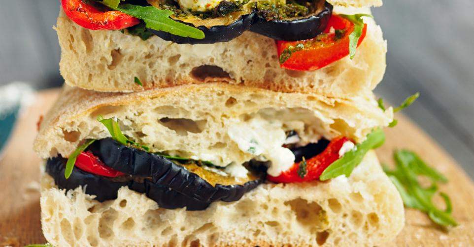 Sandwich met aubergine en ricotta