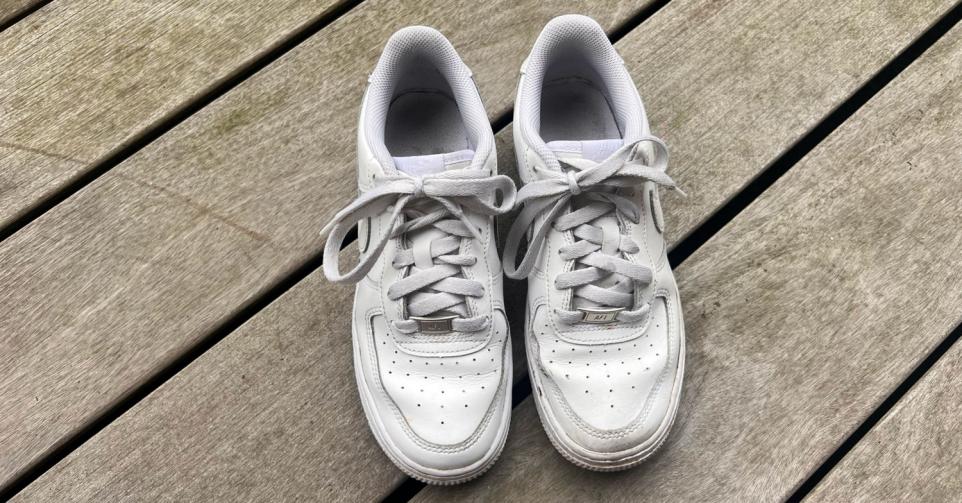 witte sneakers schoonmaken