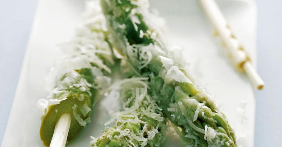 Groene asperges met parmezaan