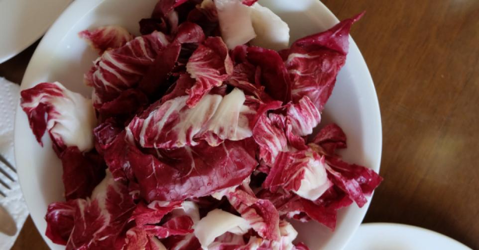 Gegrilde mozzarella in radicchio